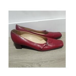 Italian Moda Vintage Woman's Red Leather Heeled Shoes Size 7.5-8 Gold Buckle